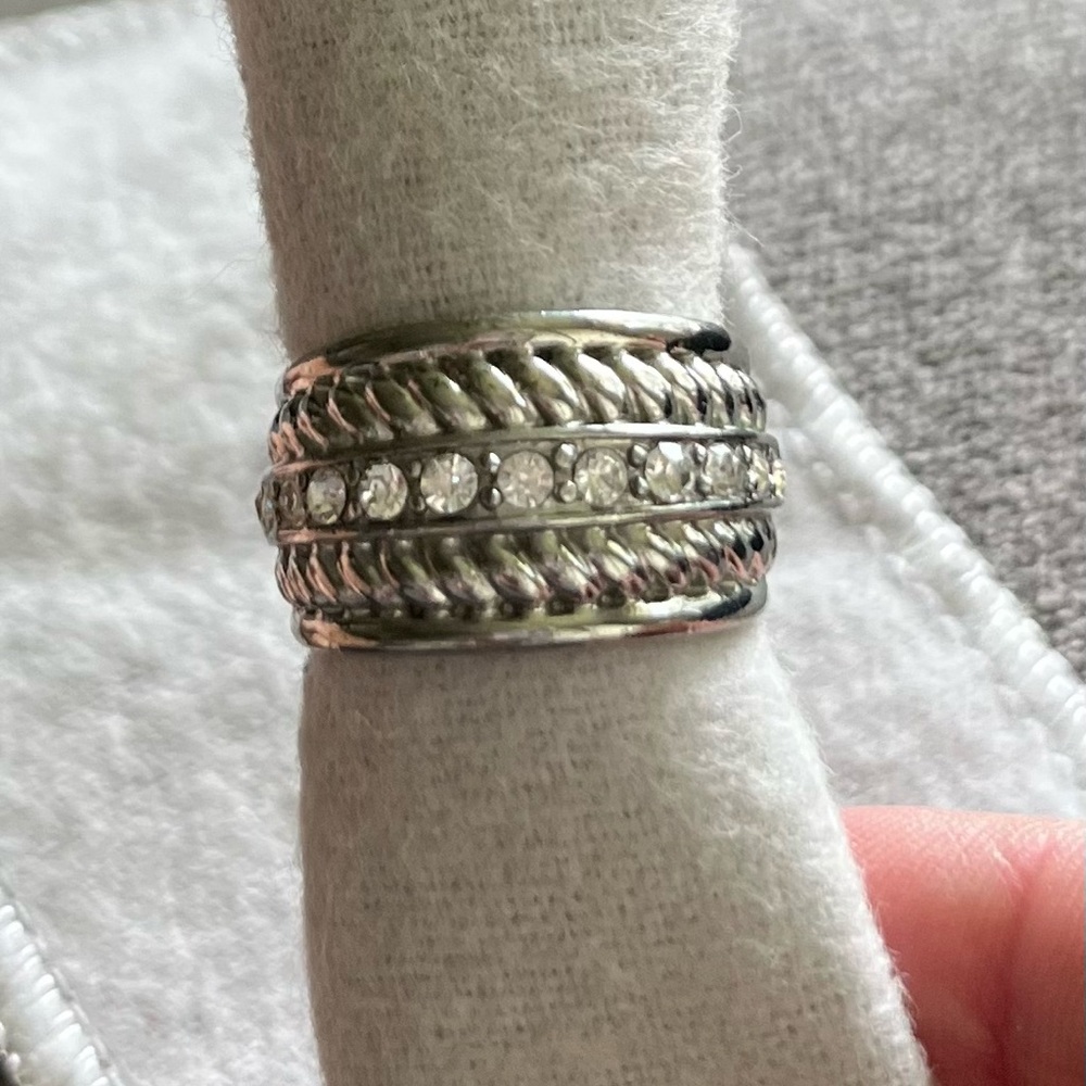 EUC Lia Sophia Silver,  retired Ring with crystals size 6.